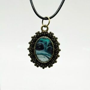 Vintage-Inspired Blue and Gold Oval Pendant Necklace